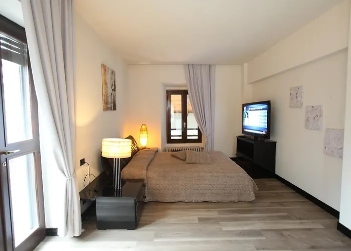 Il Castello Bed & Breakfast Varallo Pombia